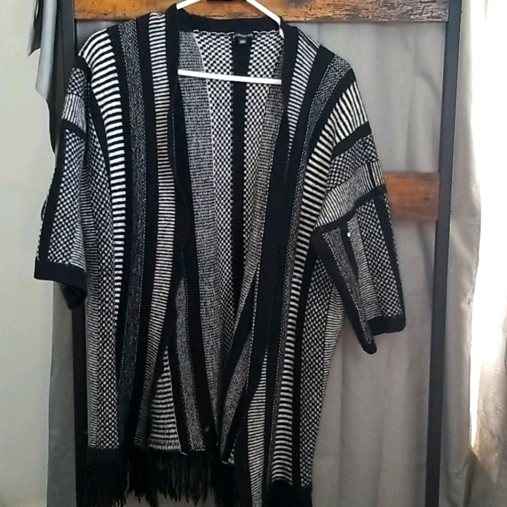 Very cute EUC sweater cardigan